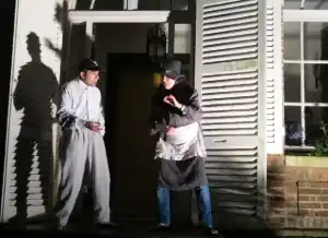 Scene bij entree kasteel.webp